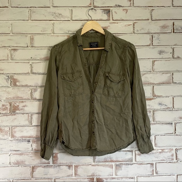 Abercrombie & Fitch Tops - Abercrombie & Fitch army green button down shirt